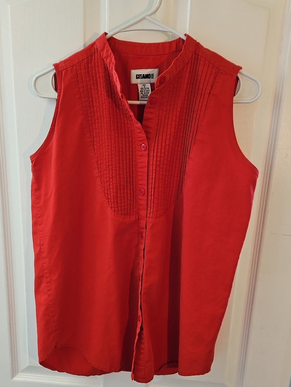 Gitano Red Sleeveless Pintuck Button-Front Camisole